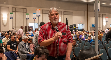 Jim Marks, president of the NFB of Montana, addresses the convention.